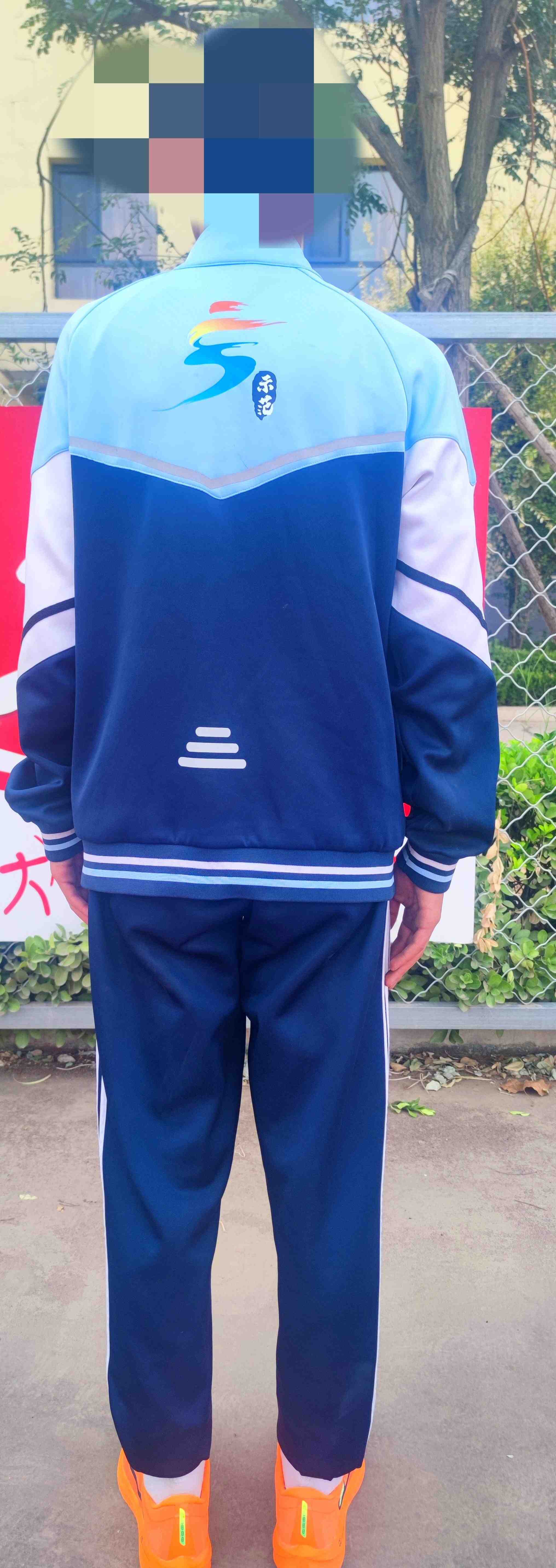 万荣县示范初级中学2024级七年级校服采购公告